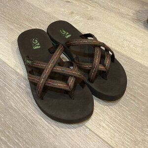 Teva Size 5 Strappy Brown/Rainbow Flip Flops